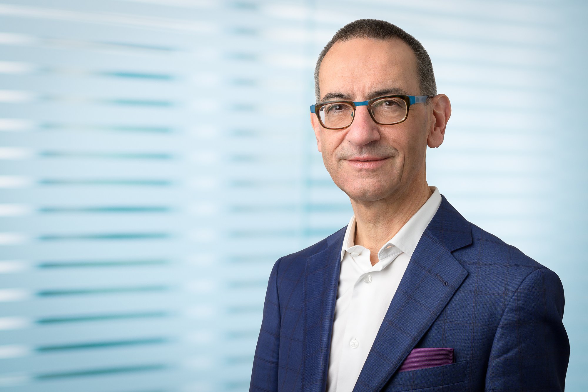 Dr. Stefan Holenstein