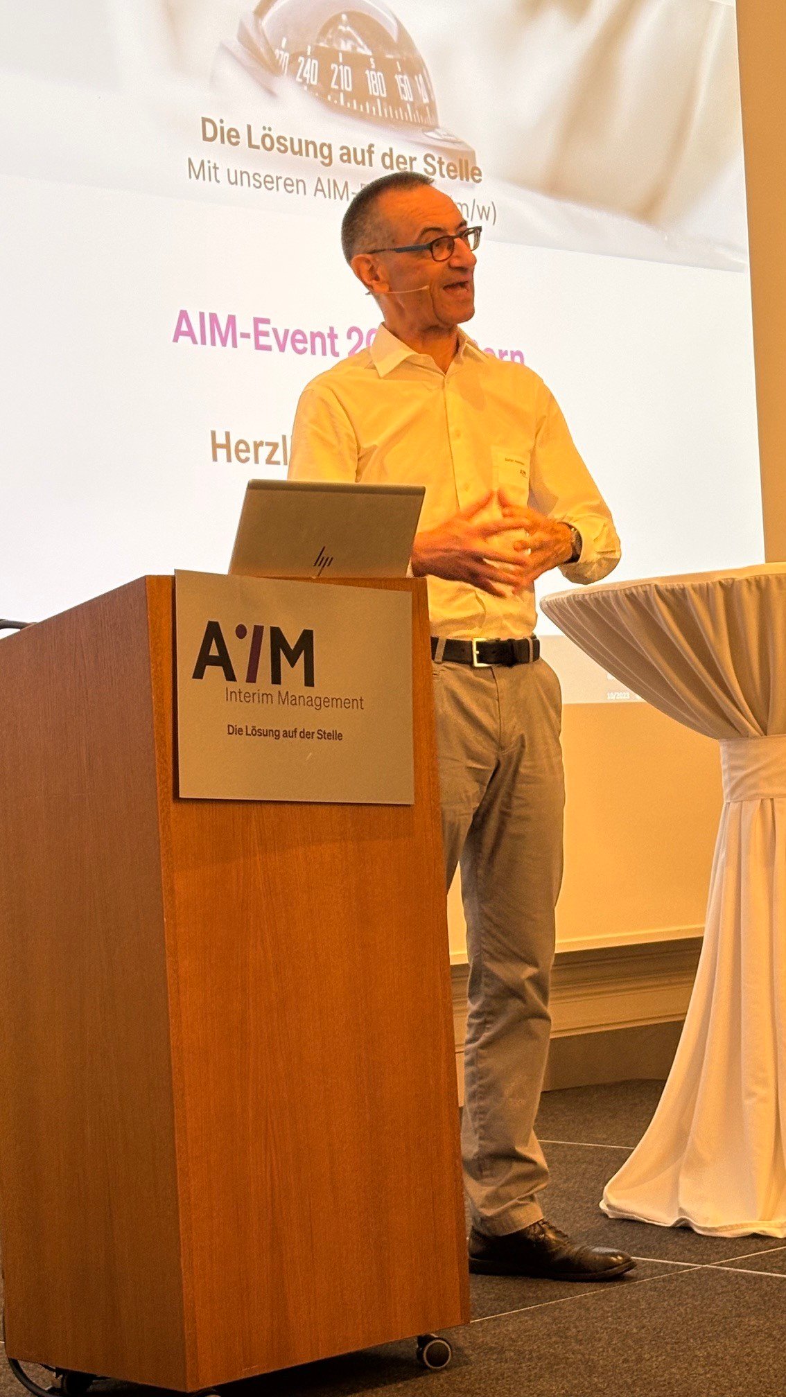 Dr. Stefan Holenstein