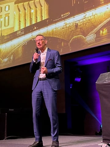 Kurze Ansprache von Dr. Stefan Holenstein